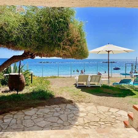 Porto Columbu - Perd'E Sali Paradise Beachfront Villa, Porto Columbu, Sardinia מראה חיצוני תמונה