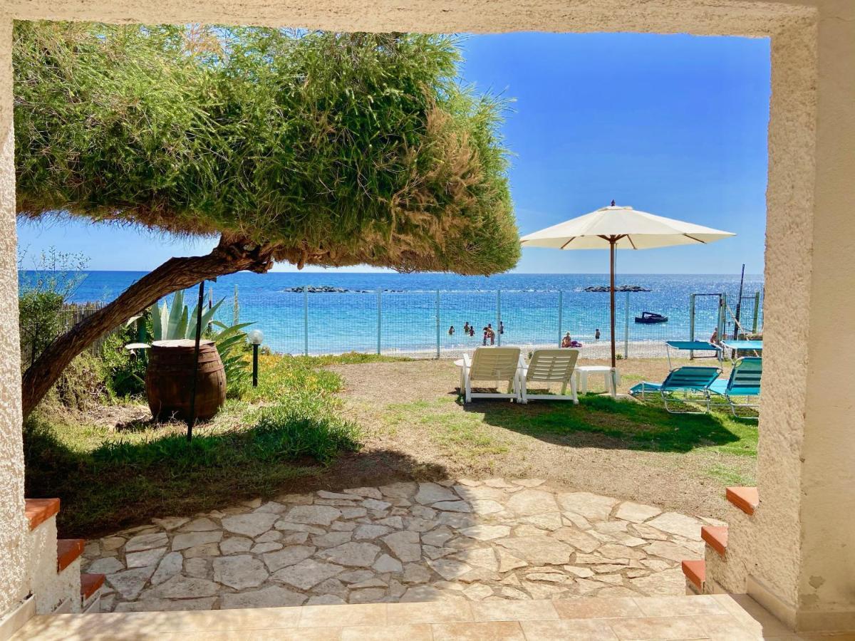 Porto Columbu - Perd'E Sali Paradise Beachfront Villa, Porto Columbu, Sardinia מראה חיצוני תמונה