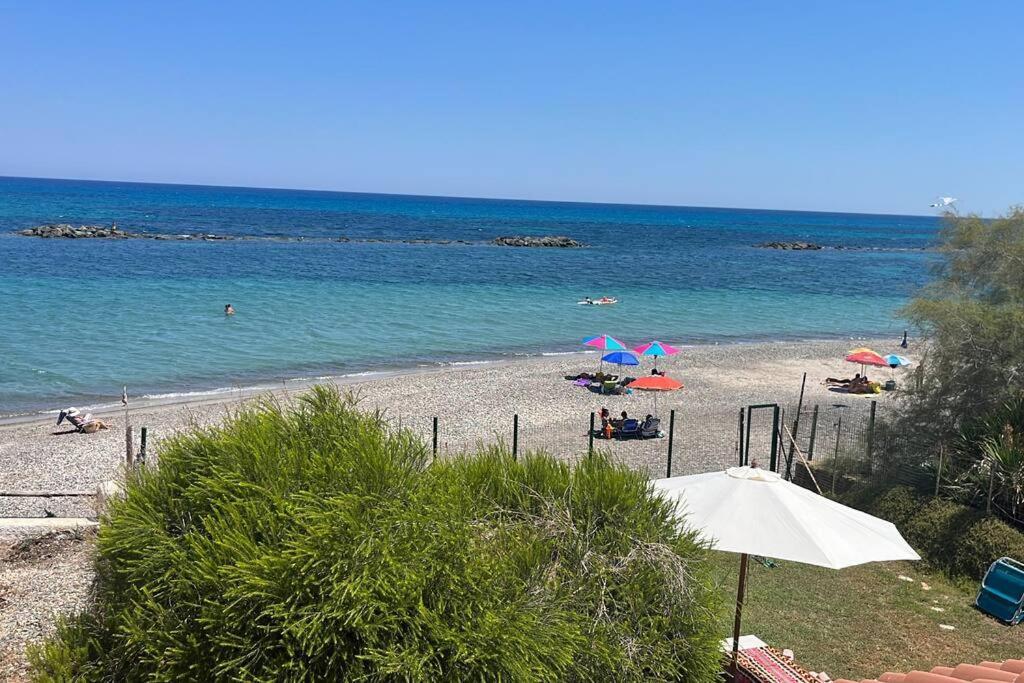 Porto Columbu - Perd'E Sali Paradise Beachfront Villa, Porto Columbu, Sardinia מראה חיצוני תמונה