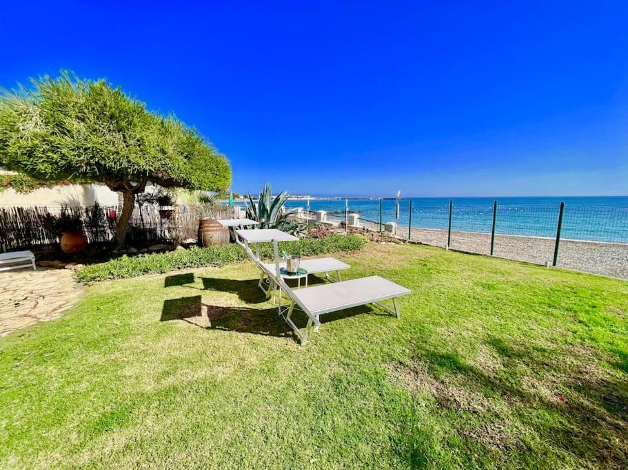 Porto Columbu - Perd'E Sali Paradise Beachfront Villa, Porto Columbu, Sardinia מראה חיצוני תמונה