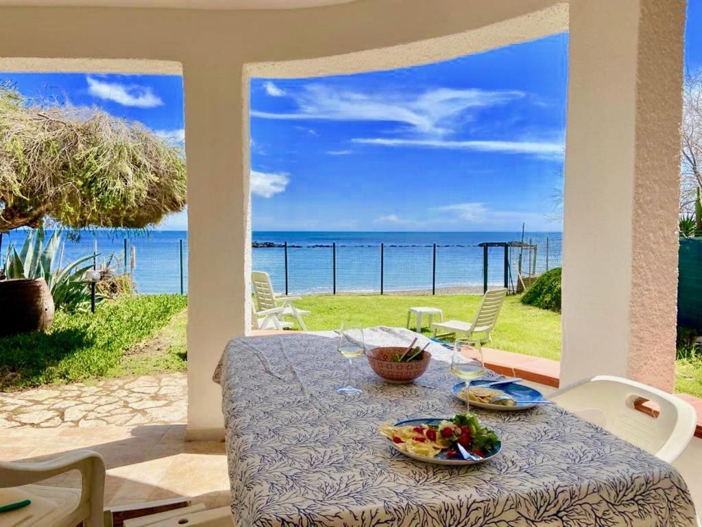 Porto Columbu - Perd'E Sali Paradise Beachfront Villa, Porto Columbu, Sardinia מראה חיצוני תמונה
