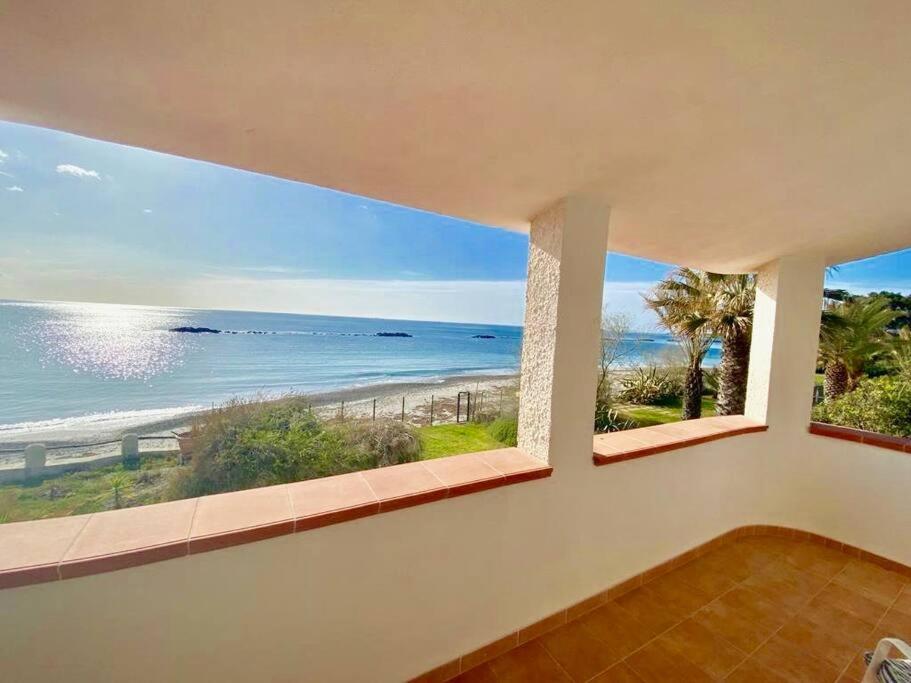 Porto Columbu - Perd'E Sali Paradise Beachfront Villa, Porto Columbu, Sardinia מראה חיצוני תמונה