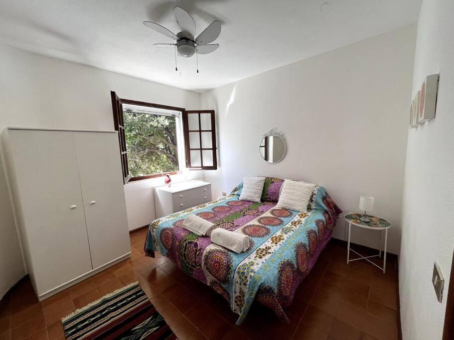 Porto Columbu - Perd'E Sali Paradise Beachfront Villa, Porto Columbu, Sardinia מראה חיצוני תמונה